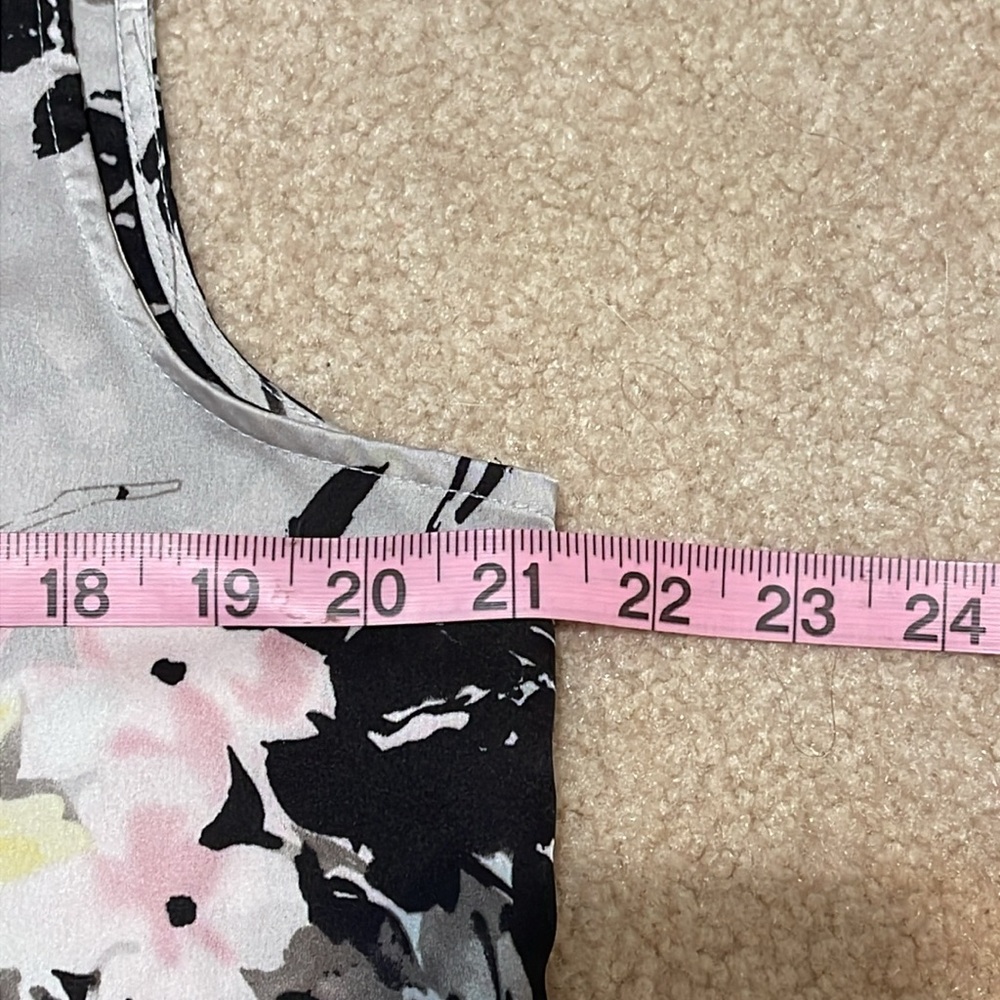 Light & Gorgeous dressy Tank! - Picture 7 of 9